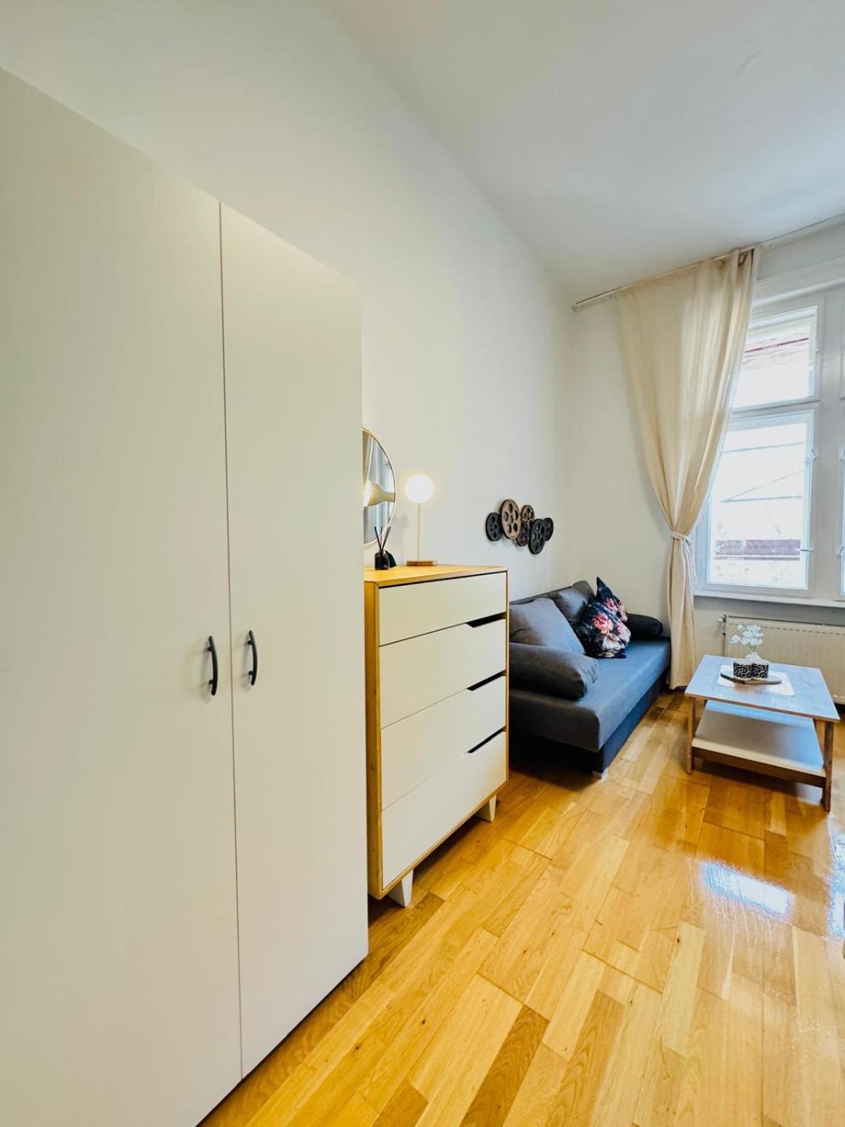 Comfy In A Shared Apartment, Only 17min Walk To Schoenbrunn * Viena