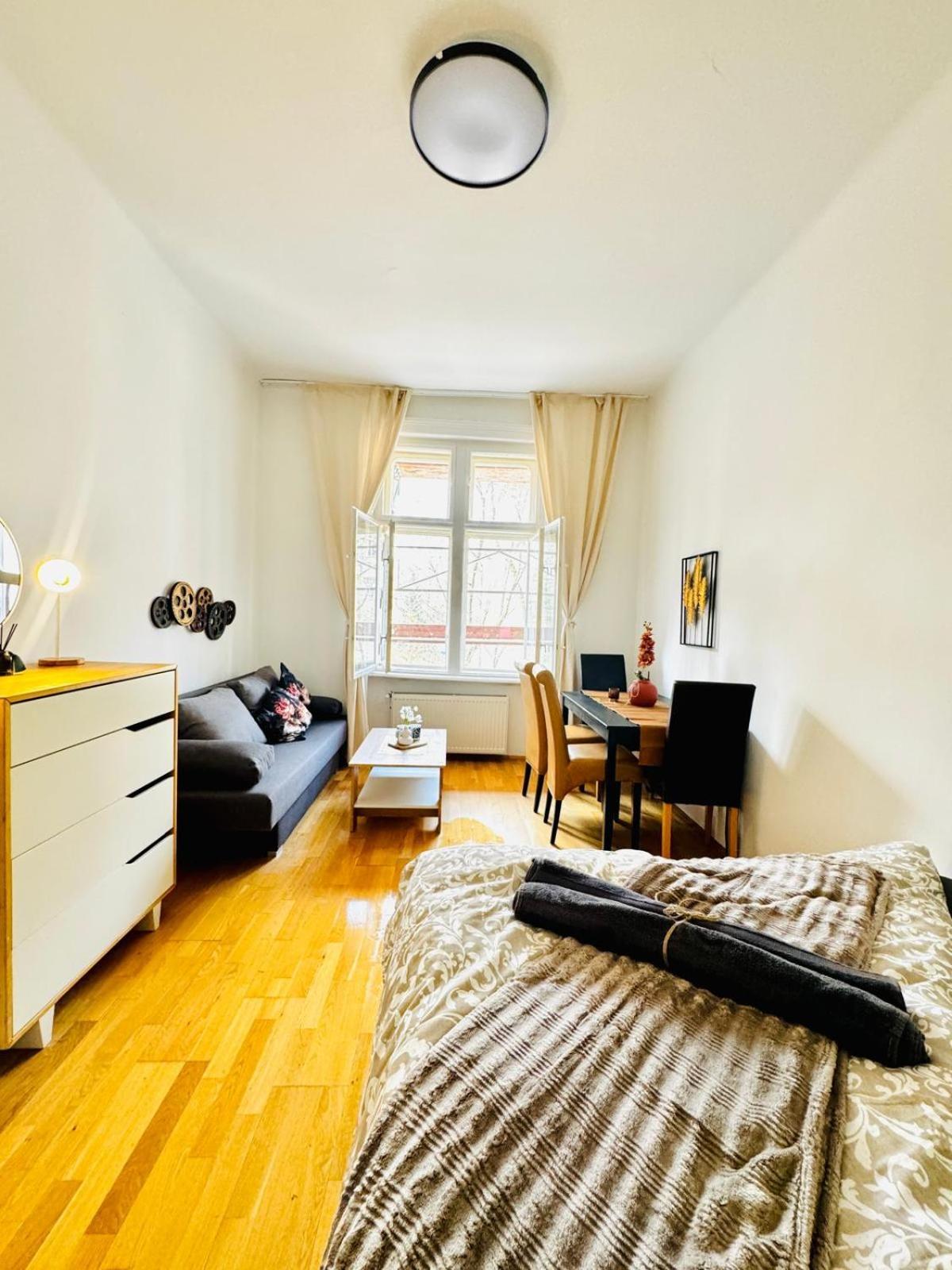 Comfy In A Shared Apartment, Only 17min Walk To Schoenbrunn Apartamento