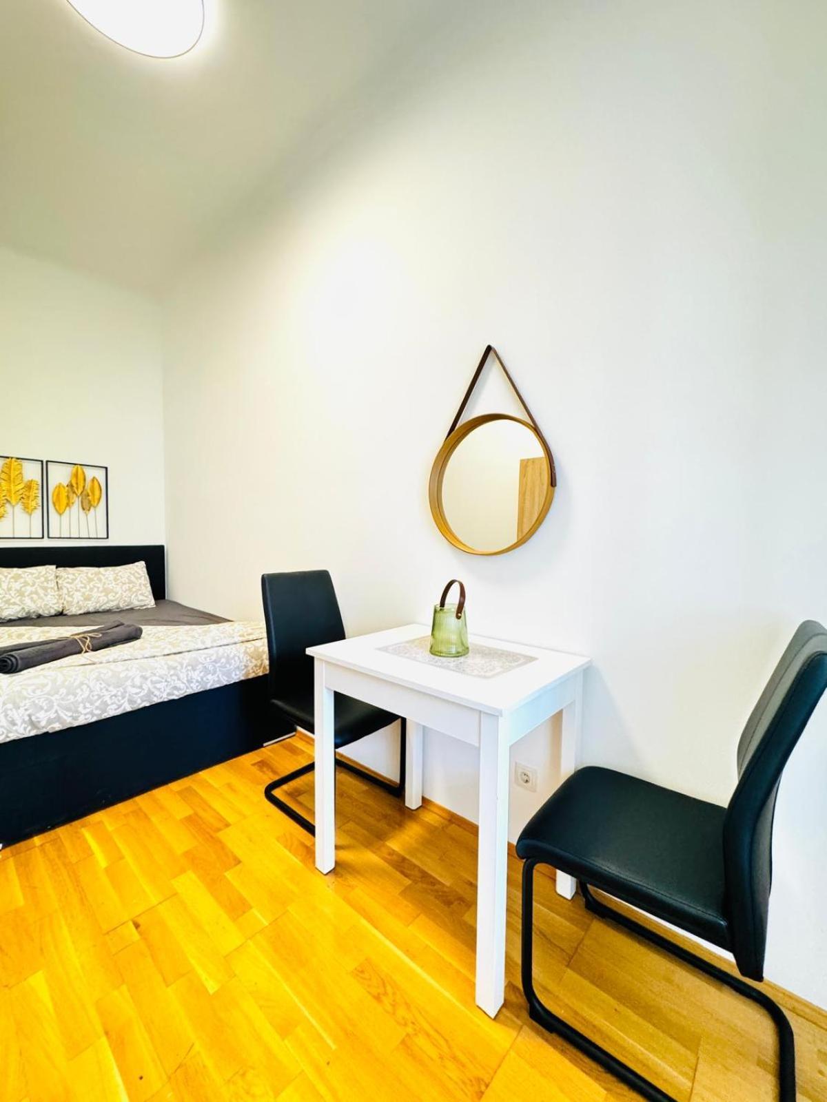 Comfy In A Shared Apartment, Only 17min Walk To Schoenbrunn * Viena