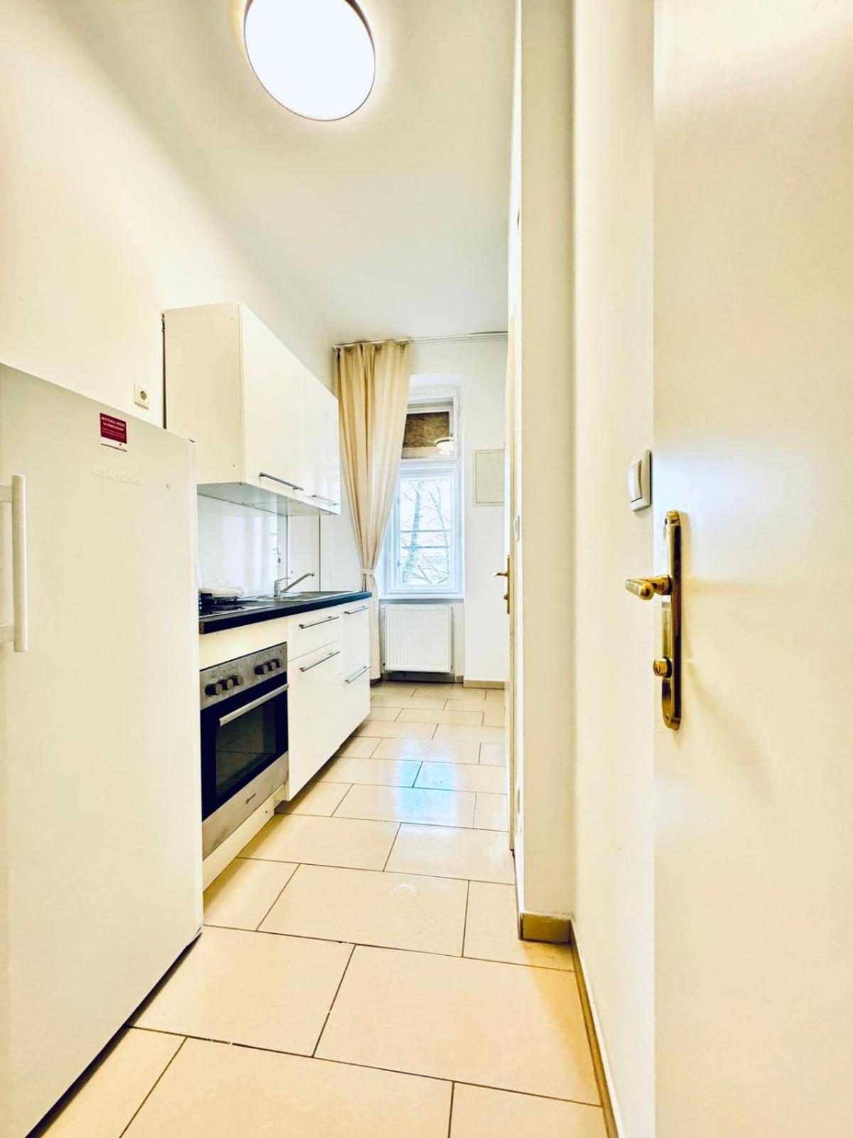 Apartamento Comfy In A Shared Apartment, Only 17min Walk To Schoenbrunn
